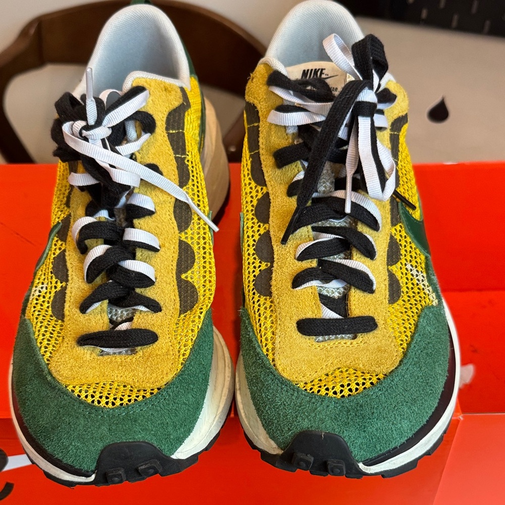 Nike Men’s Vaporwaffle / Sacai Sneaker